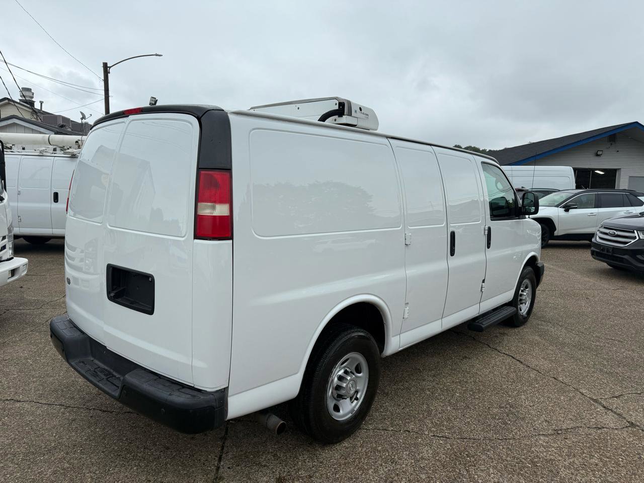 Used 2015 Chevrolet Express 2500 RWD image 5