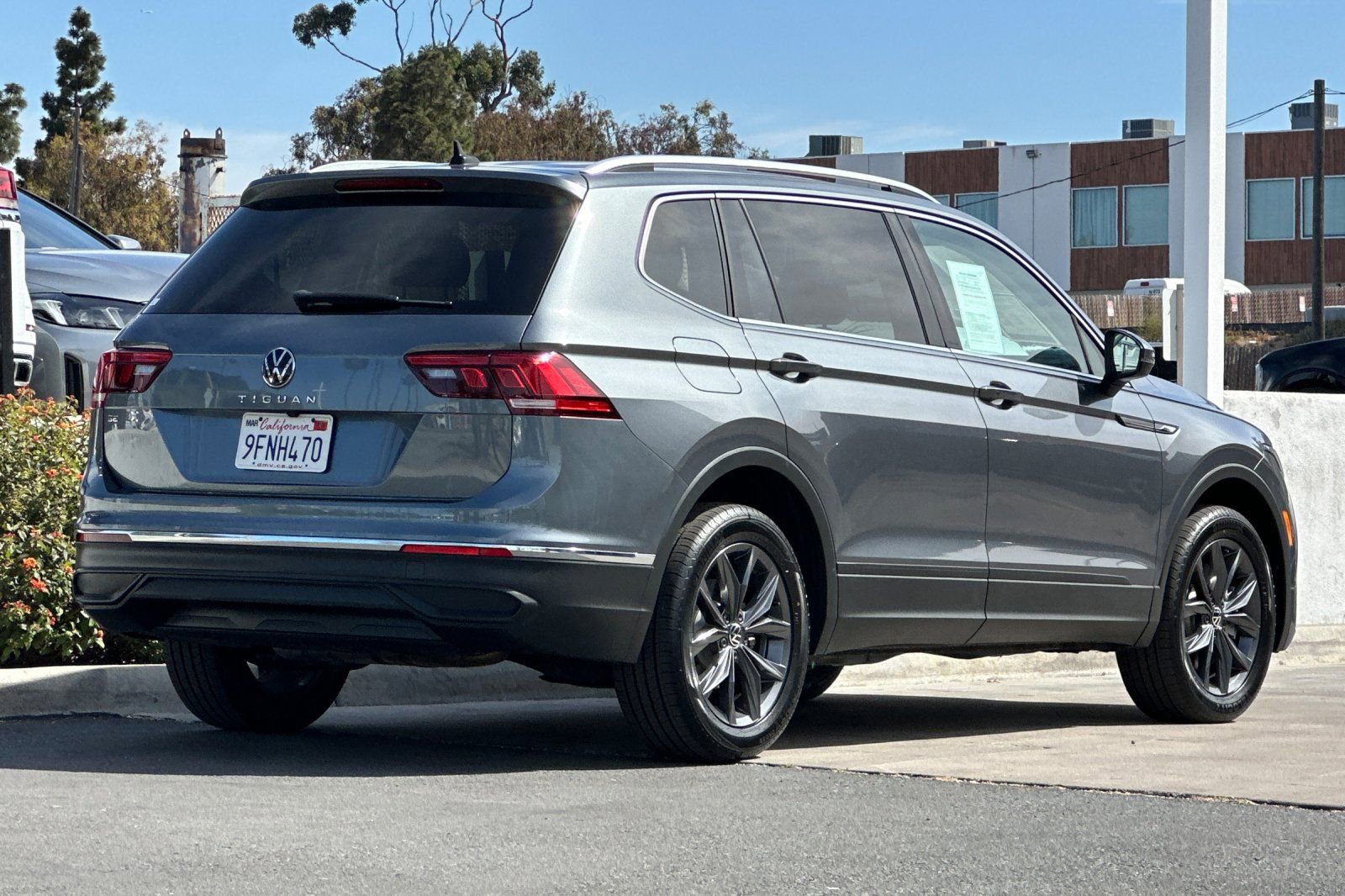 Used 2023 Volkswagen Tiguan SE FWD image 4