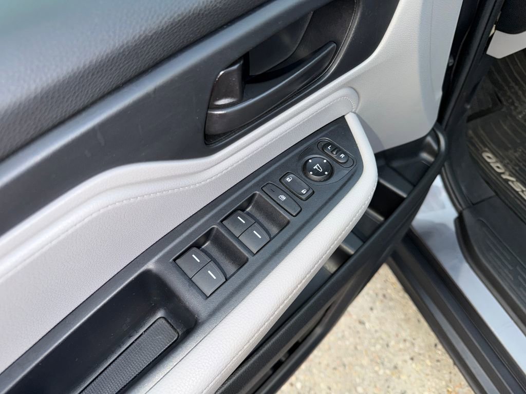 Used 2023 Honda Odyssey EX image 13