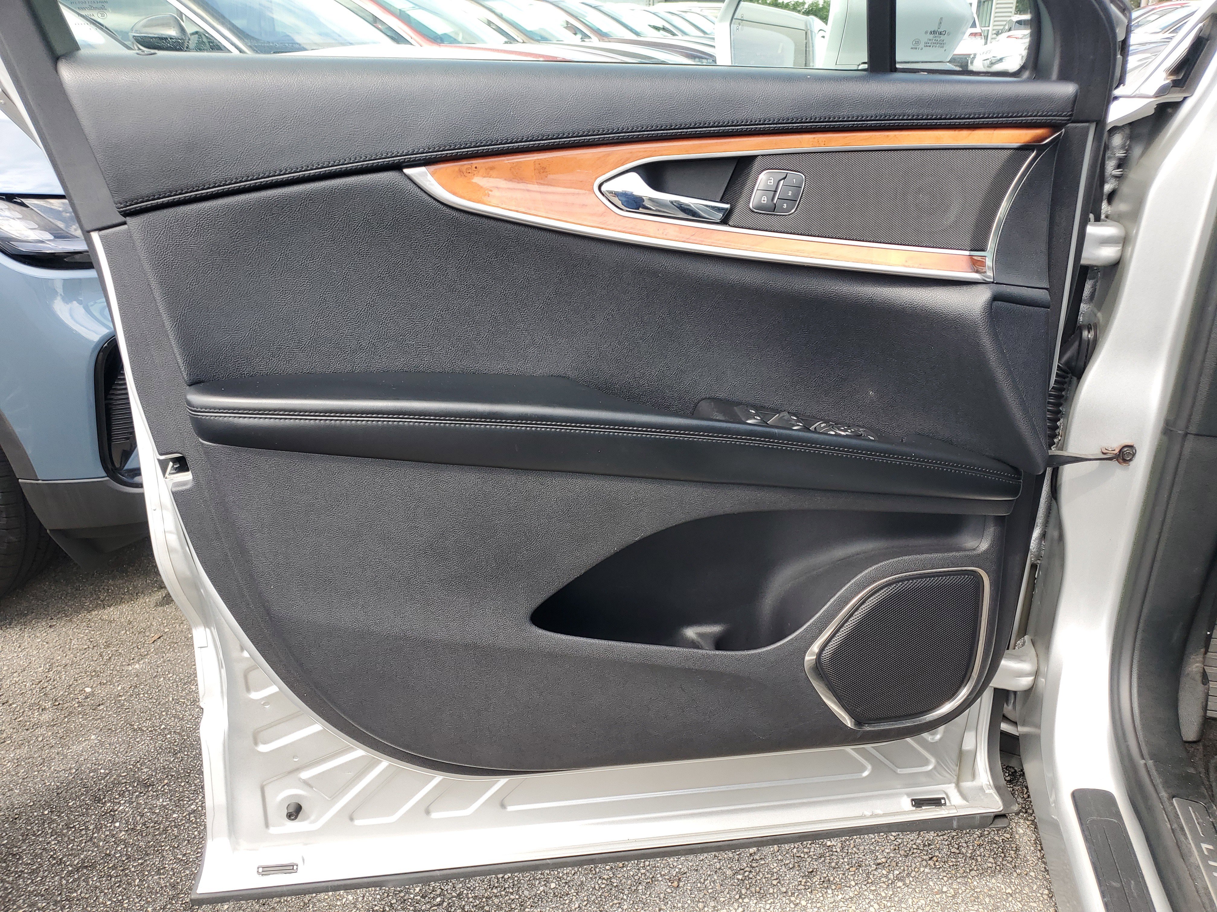 Certified 2019 Lincoln Nautilus Select image 16