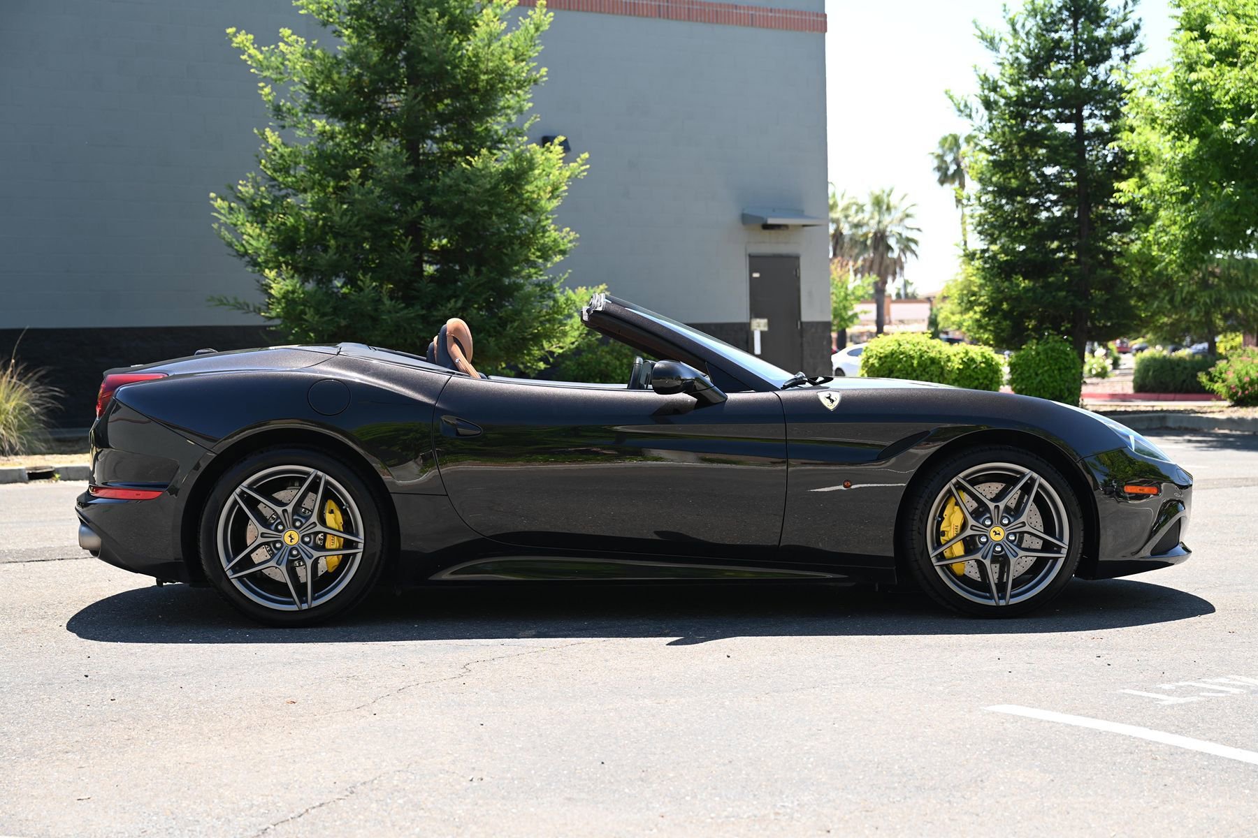 Used 2016 Ferrari California T RWD image 12