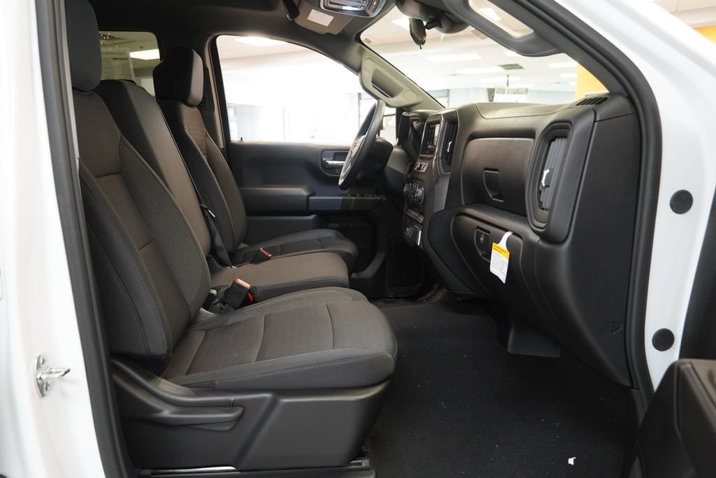 New 2026 Chevrolet Silverado 1500 Custom w/ Turbomax Blackout Package AWD/4WD image 32
