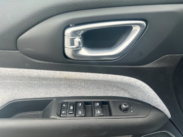Certified 2024 Jeep Compass Latitude AWD/4WD image 16