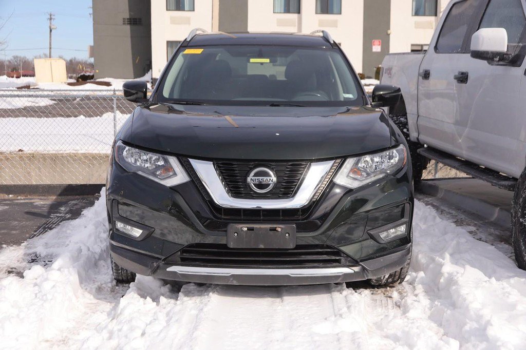 Used 2018 Nissan Rogue SV image 3
