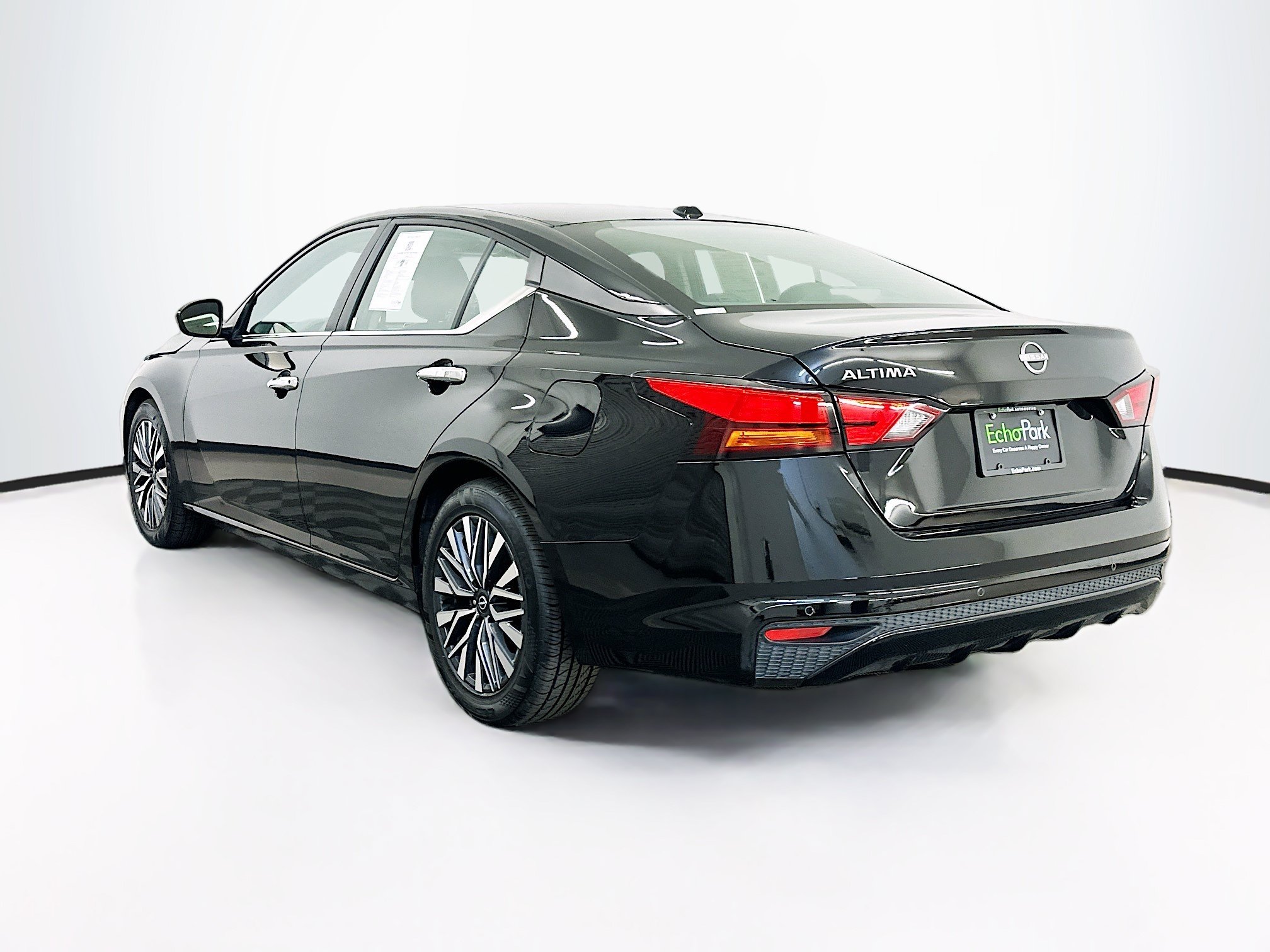 Used 2025 Nissan Altima 2.5 SV FWD image 5