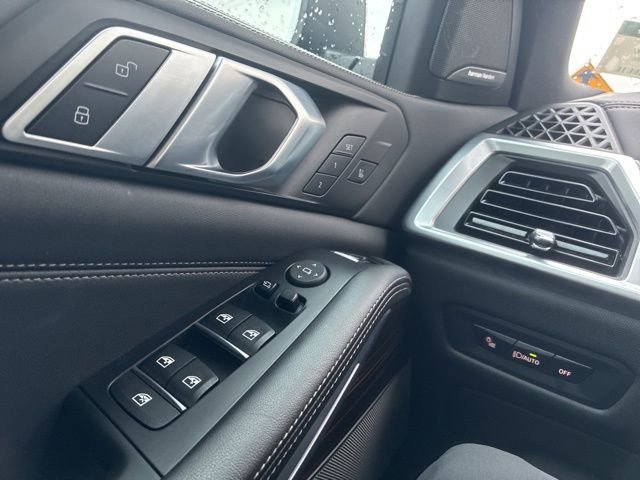 Used 2025 BMW X5 xDrive50e image 29