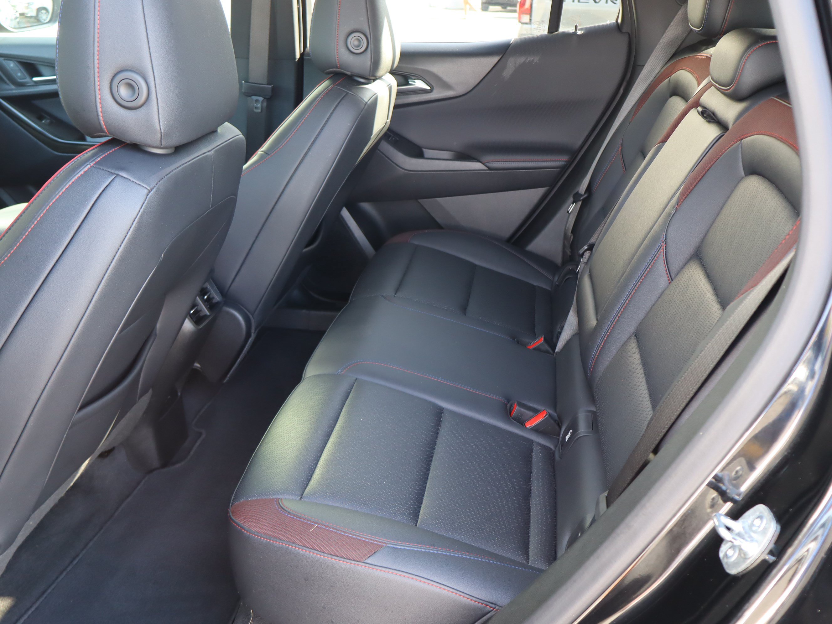 Used 2025 Chevrolet Equinox RS w/ Convenience Package III FWD image 33