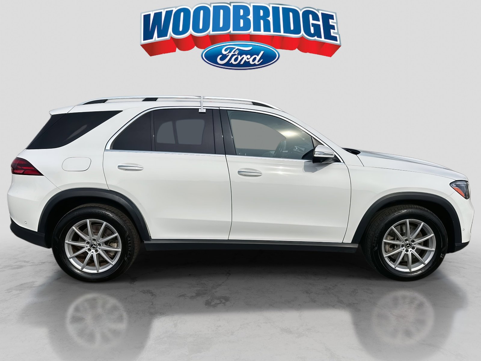Used 2024 Mercedes-Benz GLE 450e GLE 450e Plug-In Hybrid 4MATIC image 3