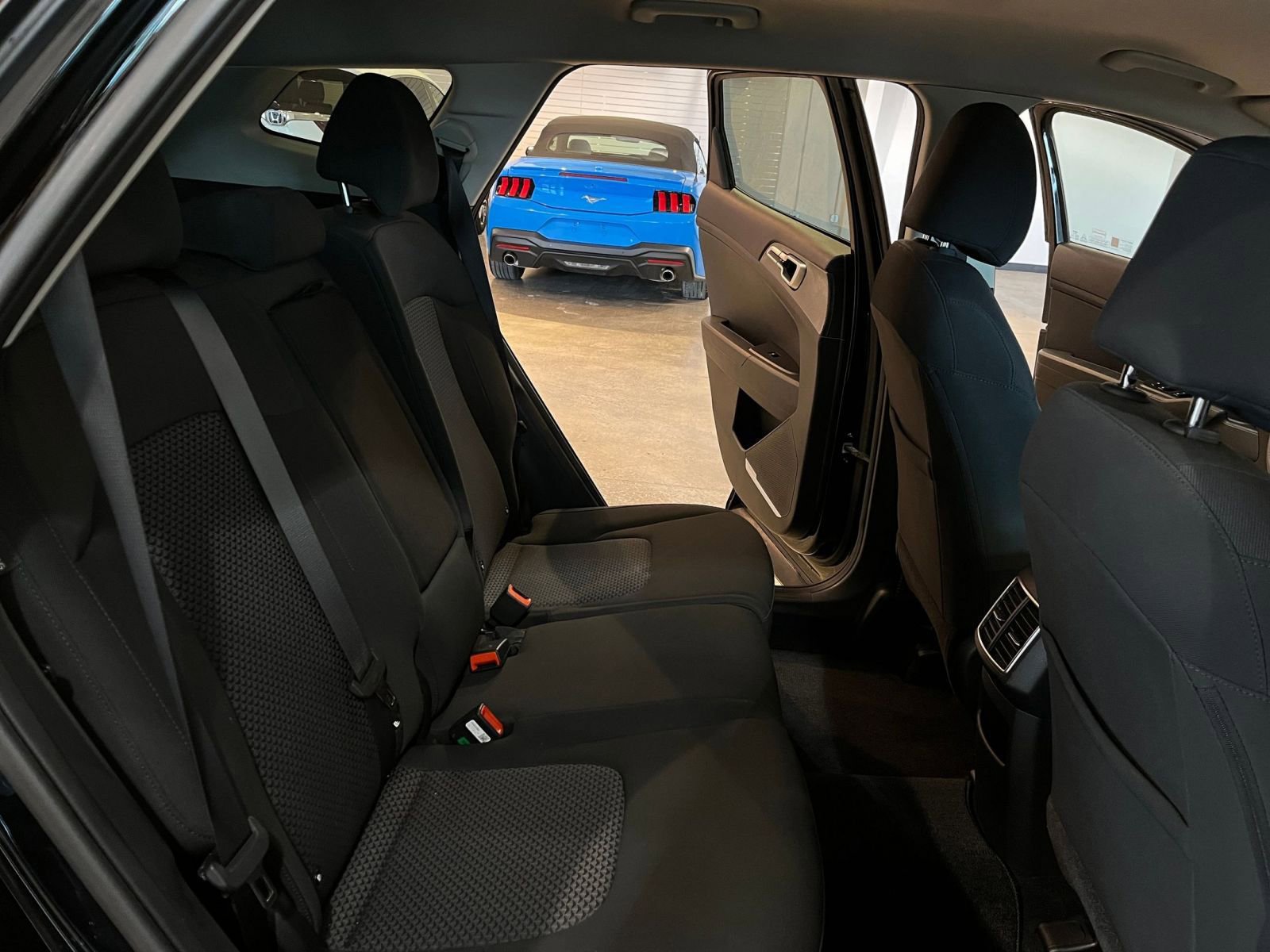 Used 2025 Kia Sportage LX image 37