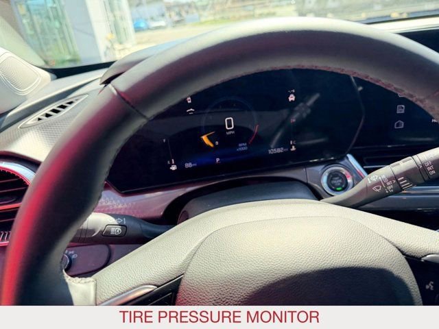 Used 2025 Chevrolet Trax ACTIV w/ Driver Confidence Package FWD image 19