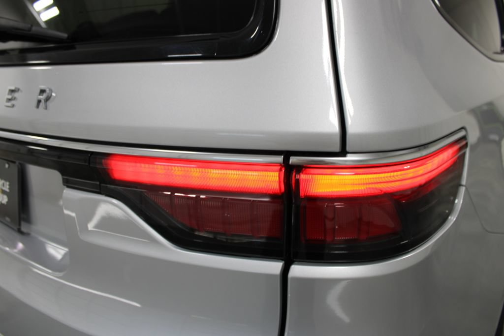Used 2025 Jeep Wagoneer Series II w/ 8-Passenger Seating Package AWD/4WD image 24