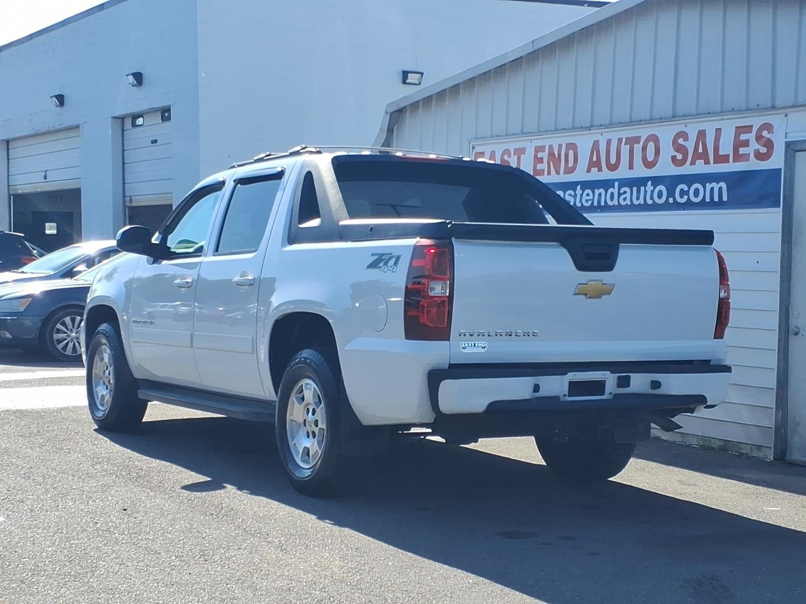 Used 2012 Chevrolet Avalanche LS AWD/4WD image 3