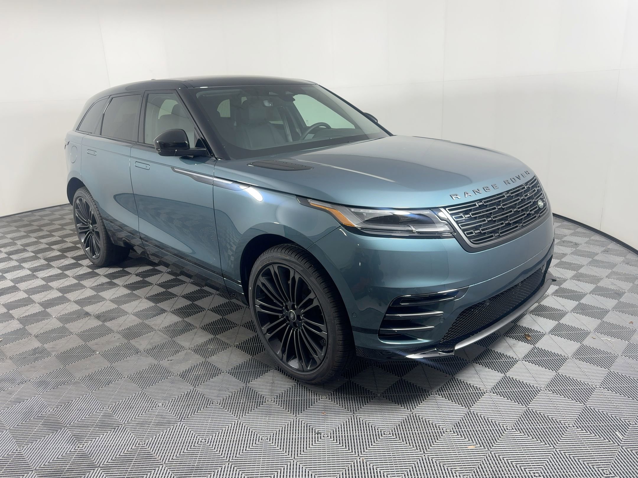 New 2026 Land Rover Range Rover Velar Dynamic SE AWD/4WD image 8
