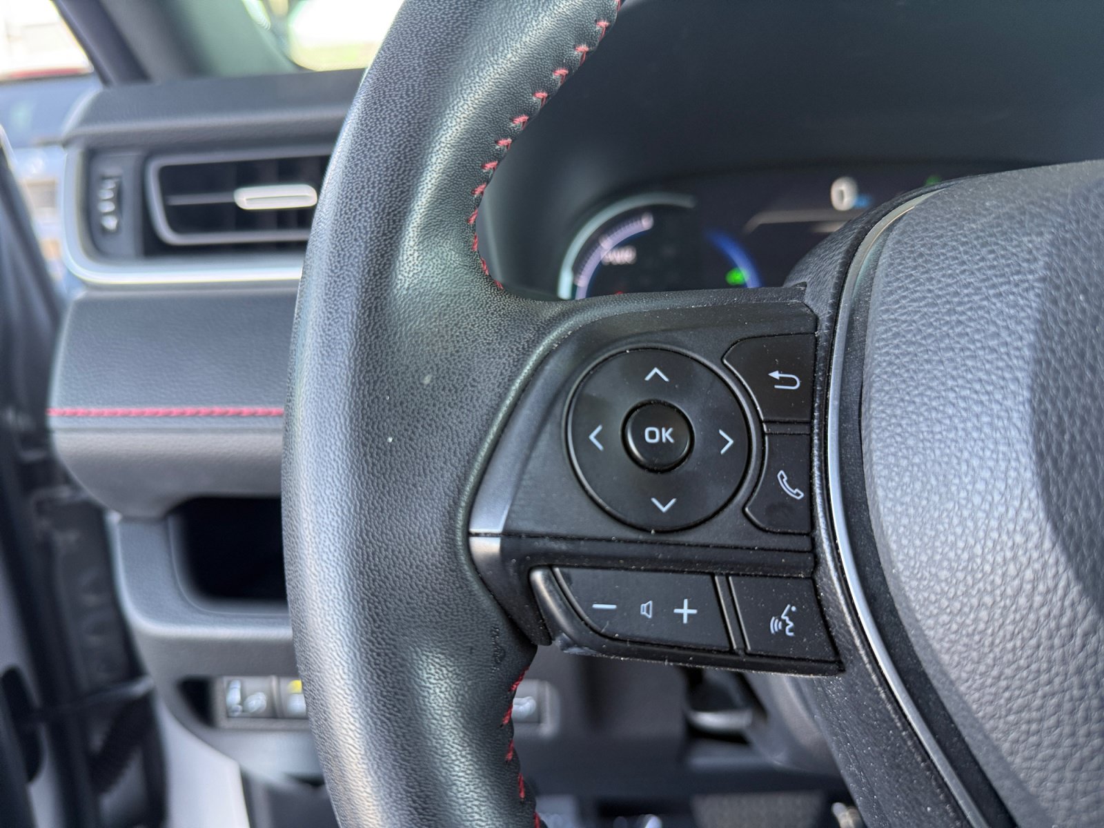 Used 2022 Toyota RAV4 XSE AWD/4WD image 18