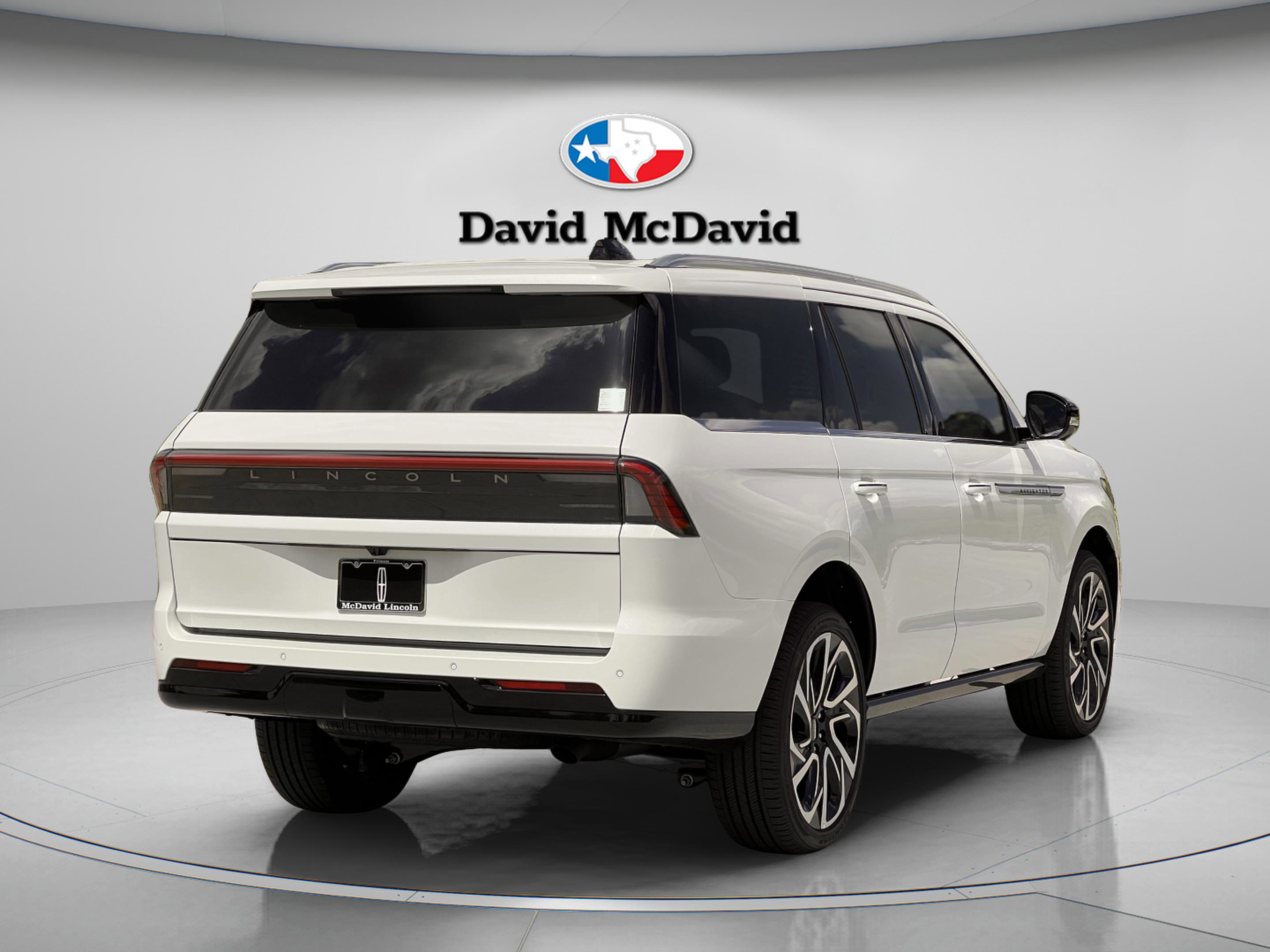 Used 2026 Lincoln Navigator Reserve AWD/4WD image 6