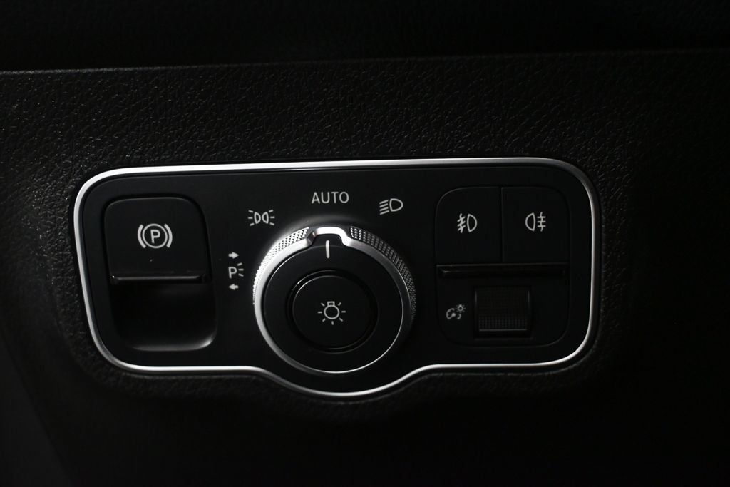 Certified 2023 Mercedes-Benz GLB 250 image 9