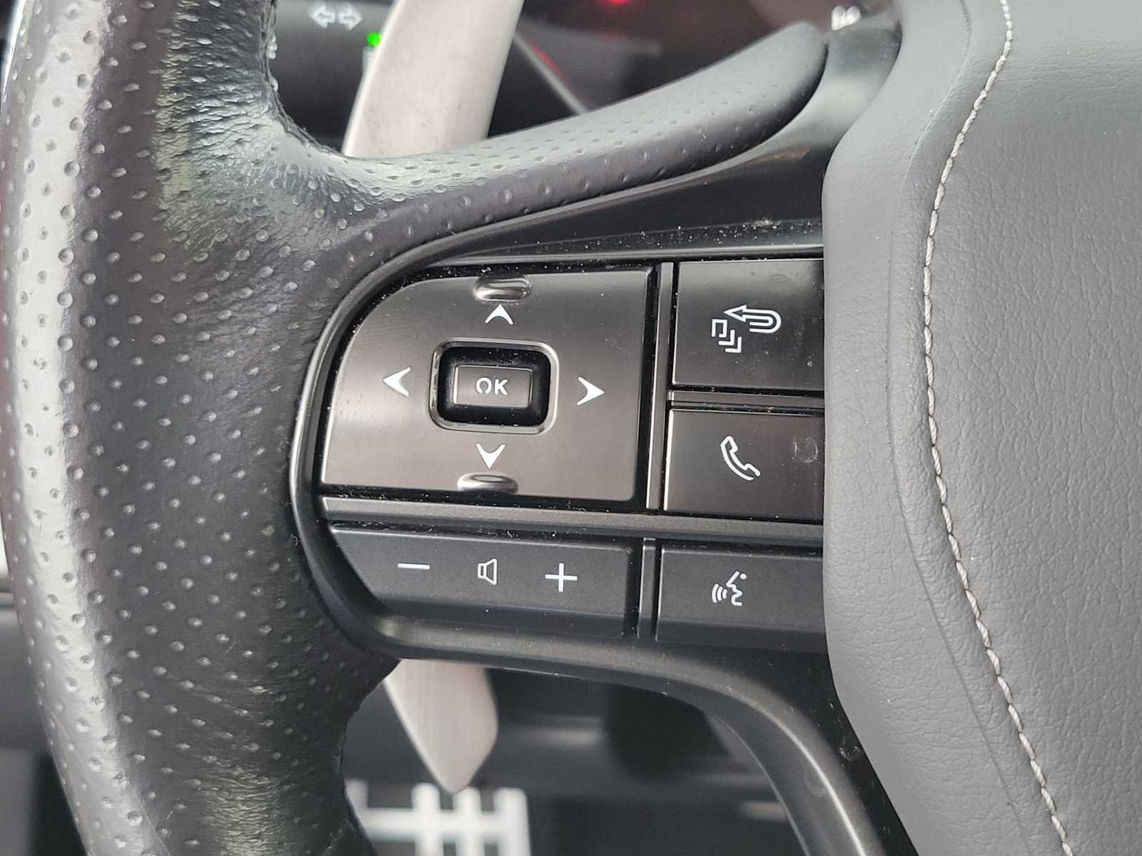 Used 2018 Lexus LC 500h w/ Performance Package RWD image 26