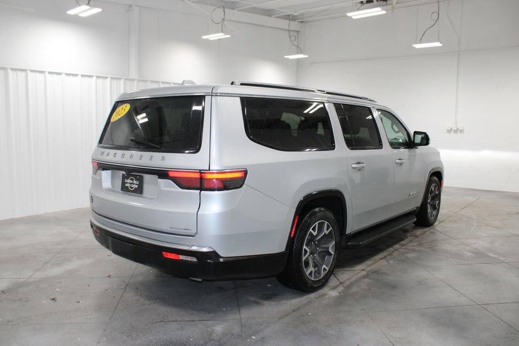 Used 2023 Jeep Wagoneer L Series III w/ Preferred Equipment Group AWD/4WD image 9