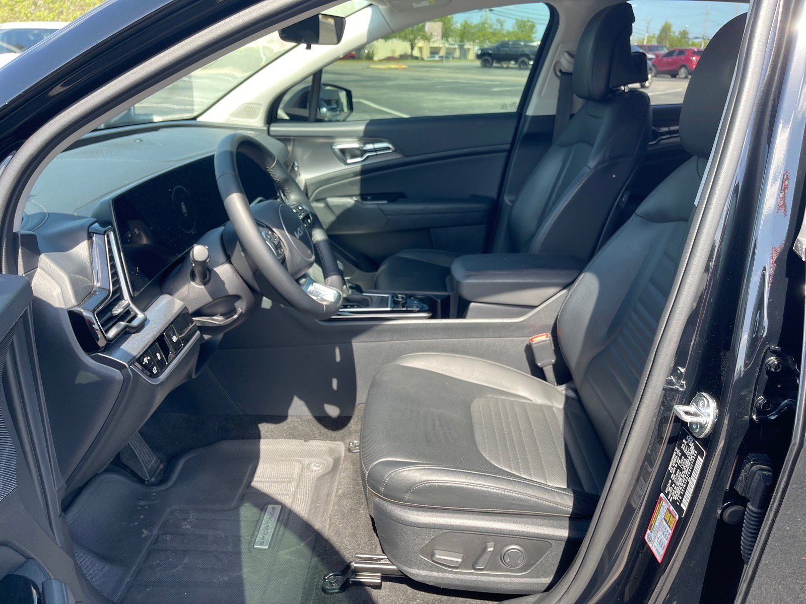 Used 2025 Kia Sportage SX FWD image 8