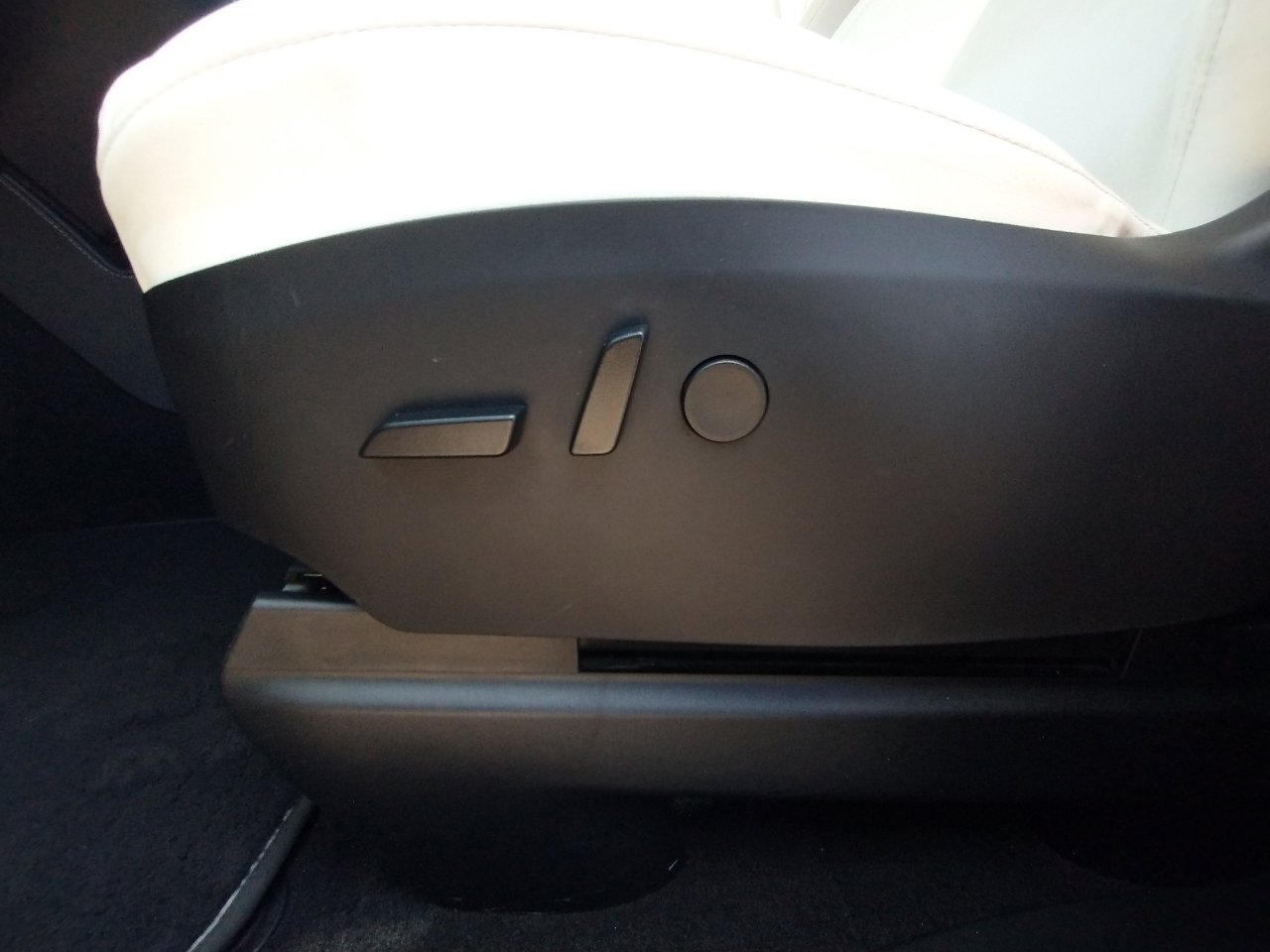 Used 2020 Tesla Model X Performance image 39