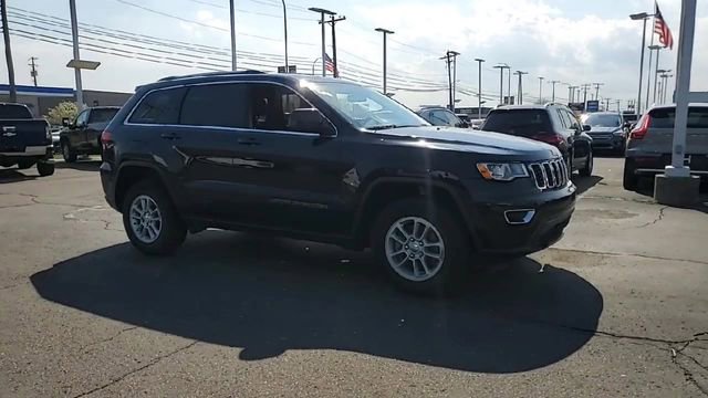 Used 2019 Jeep Grand Cherokee Laredo AWD/4WD image 2