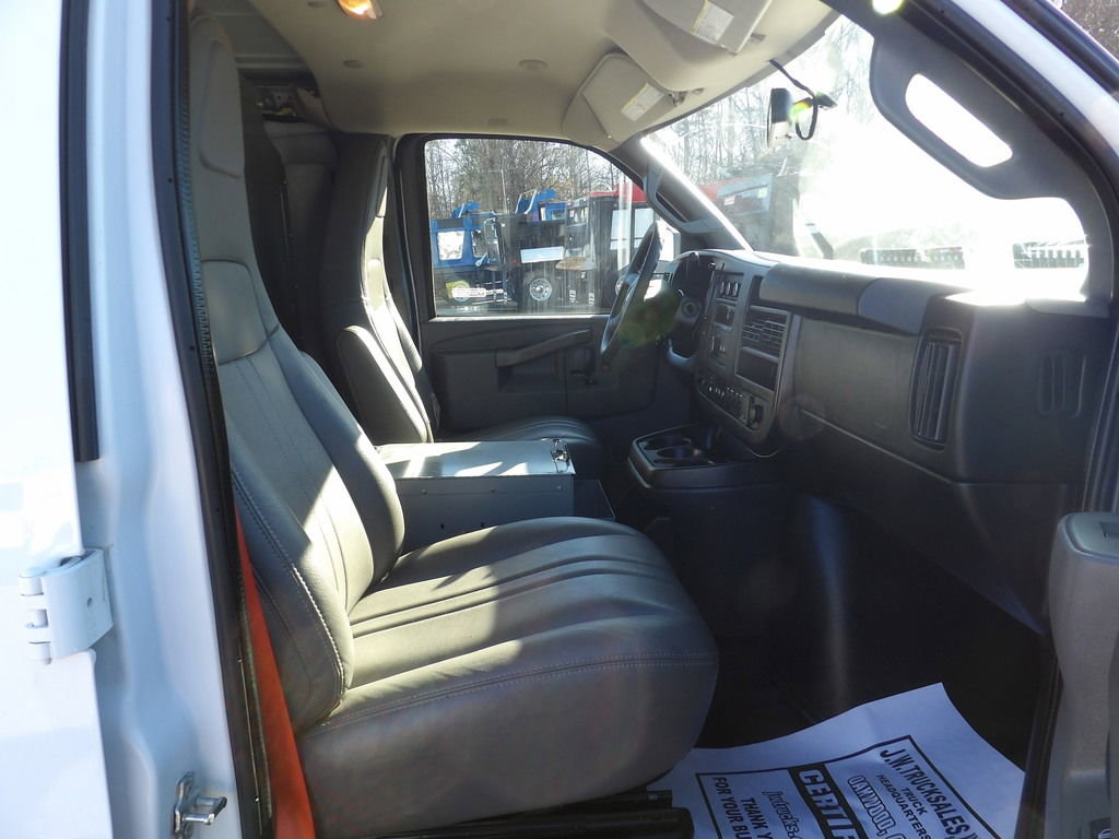 Used 2017 Chevrolet Express 2500 image 36