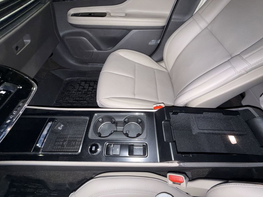 Certified 2023 Lincoln Corsair FWD w/ Equipment Group 101A image 23