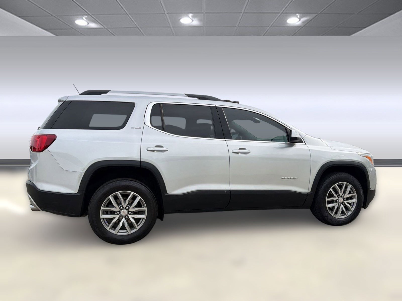 Used 2017 GMC Acadia SLE image 8