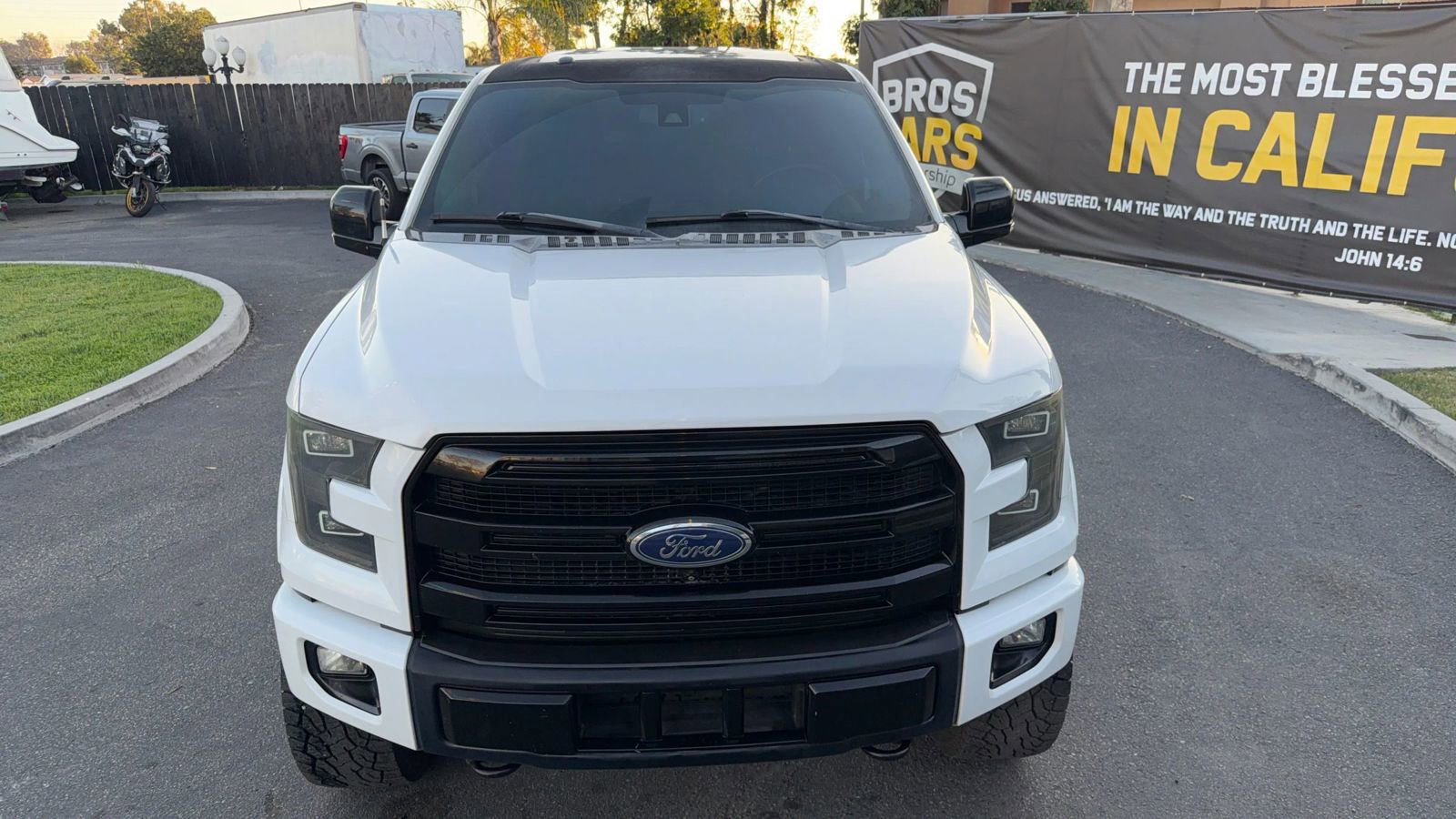 Used 2015 Ford F150 Lariat w/ Equipment Group 502A Luxury AWD/4WD image 10