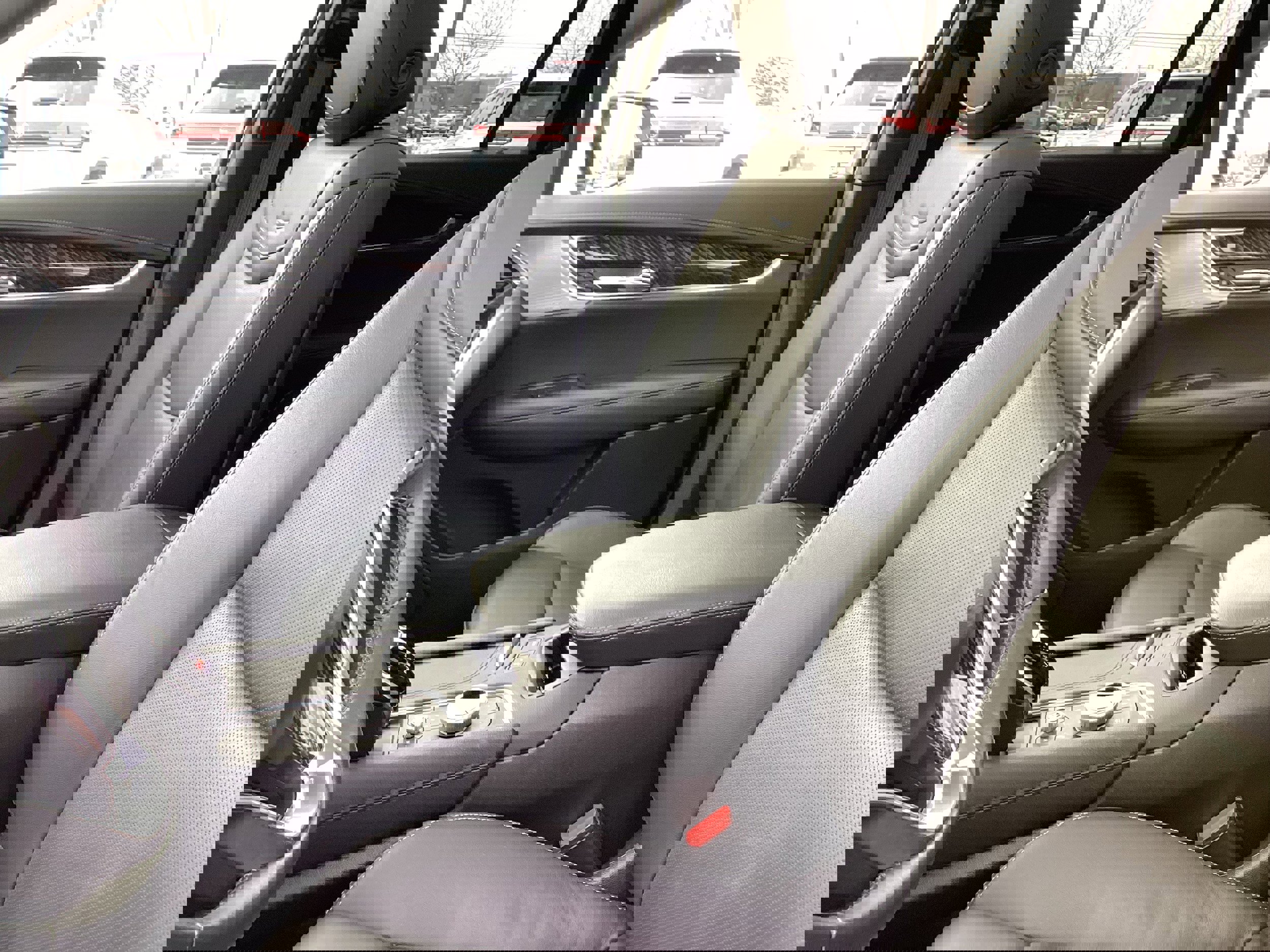 Used 2025 Cadillac XT6 Premium Luxury image 12