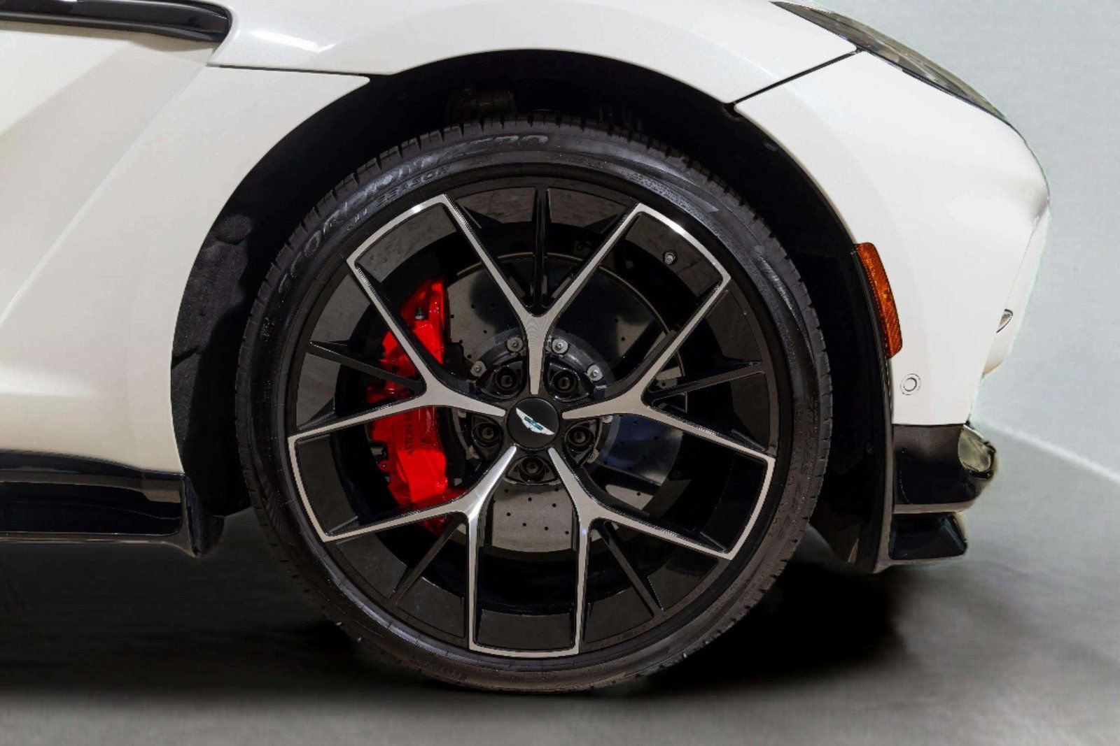 Used 2025 Aston Martin DBX 707 image 45