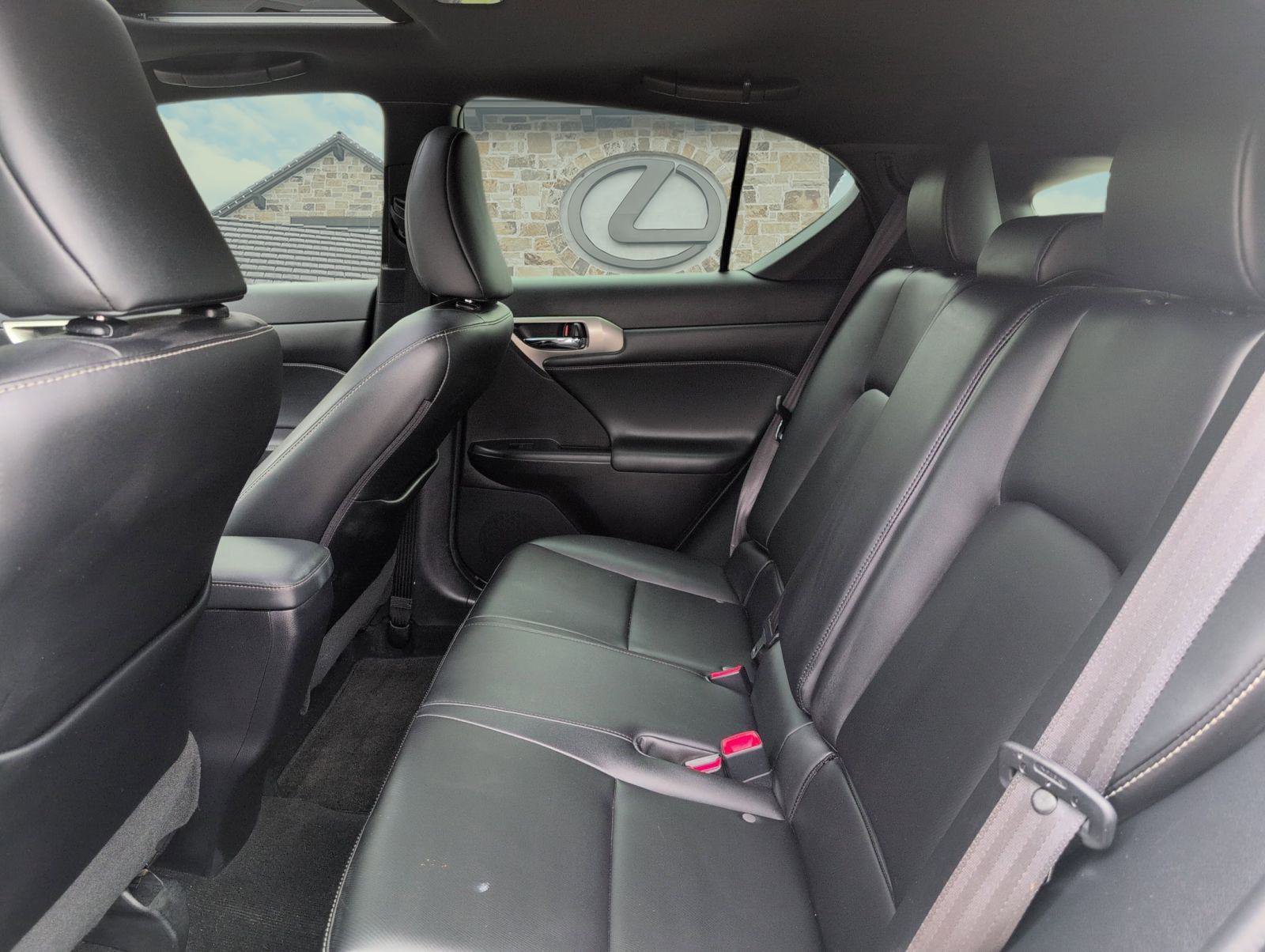 Used 2016 Lexus CT 200h image 13