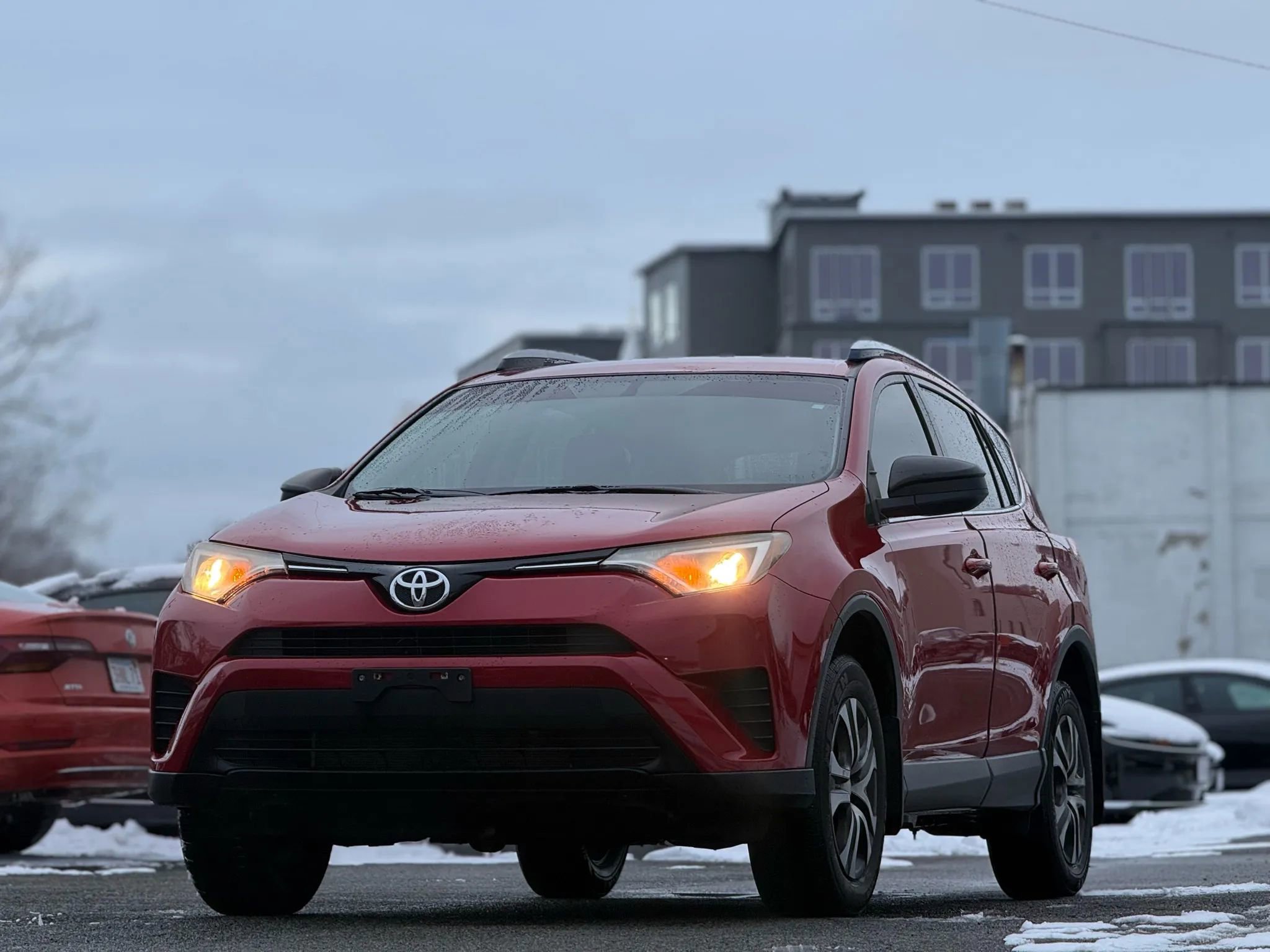 Used 2016 Toyota RAV4 LE image 1