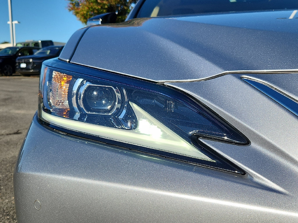 Used 2024 Lexus ES 350 w/ Premium Package FWD image 9