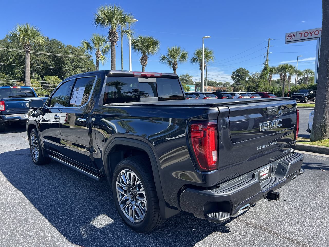 Used 2023 GMC Sierra 1500 Denali Ultimate AWD/4WD image 8