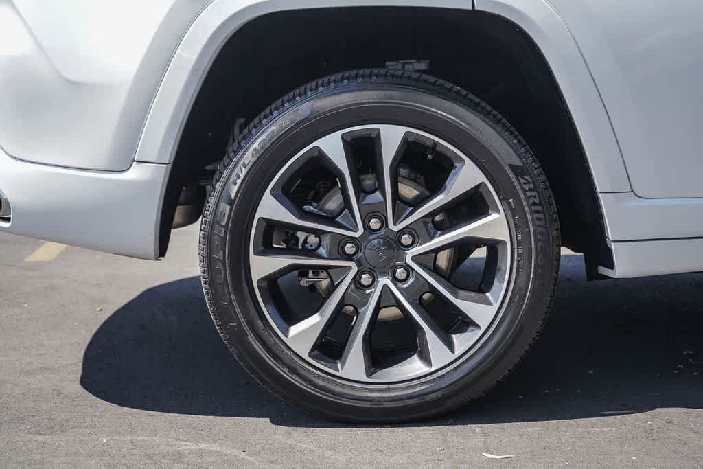 Used 2022 Jeep Grand Cherokee Overland w/ Luxury Tech Group IV AWD/4WD image 8