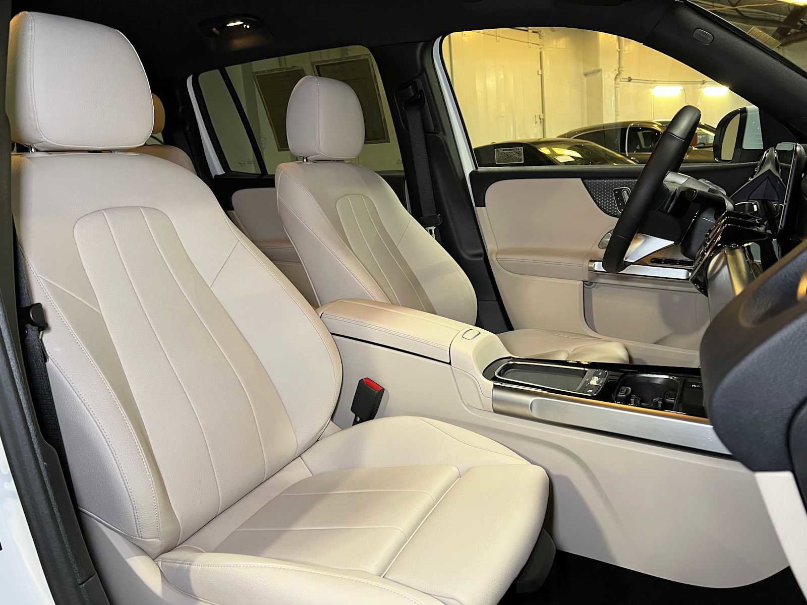 Certified 2025 Mercedes-Benz GLB 250 4MATIC image 13