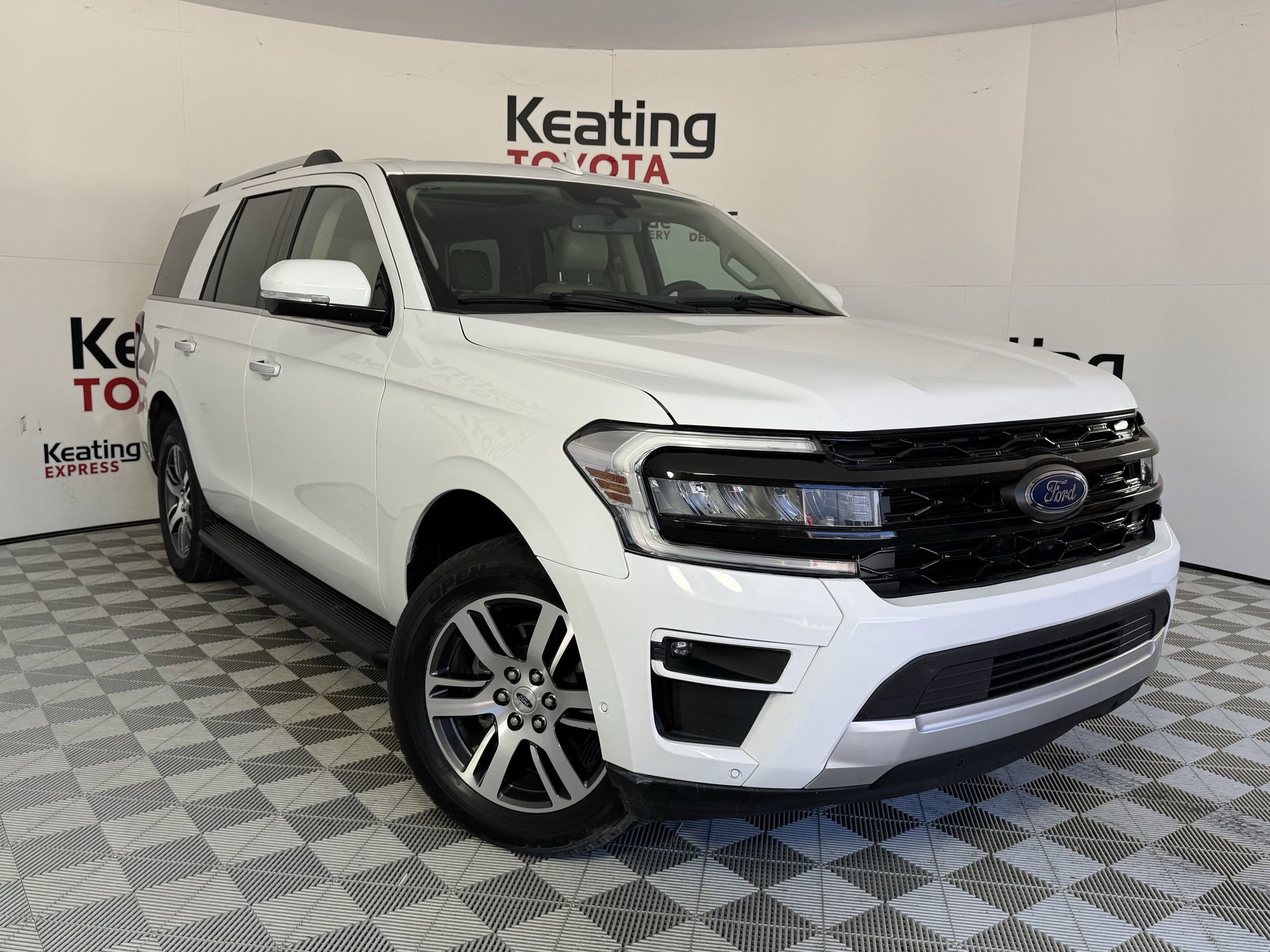Used 2024 Ford Expedition Limited image 3