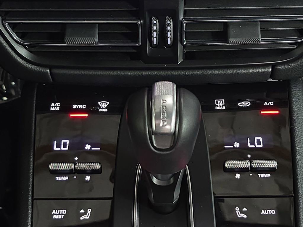 Certified 2025 Porsche Macan image 19