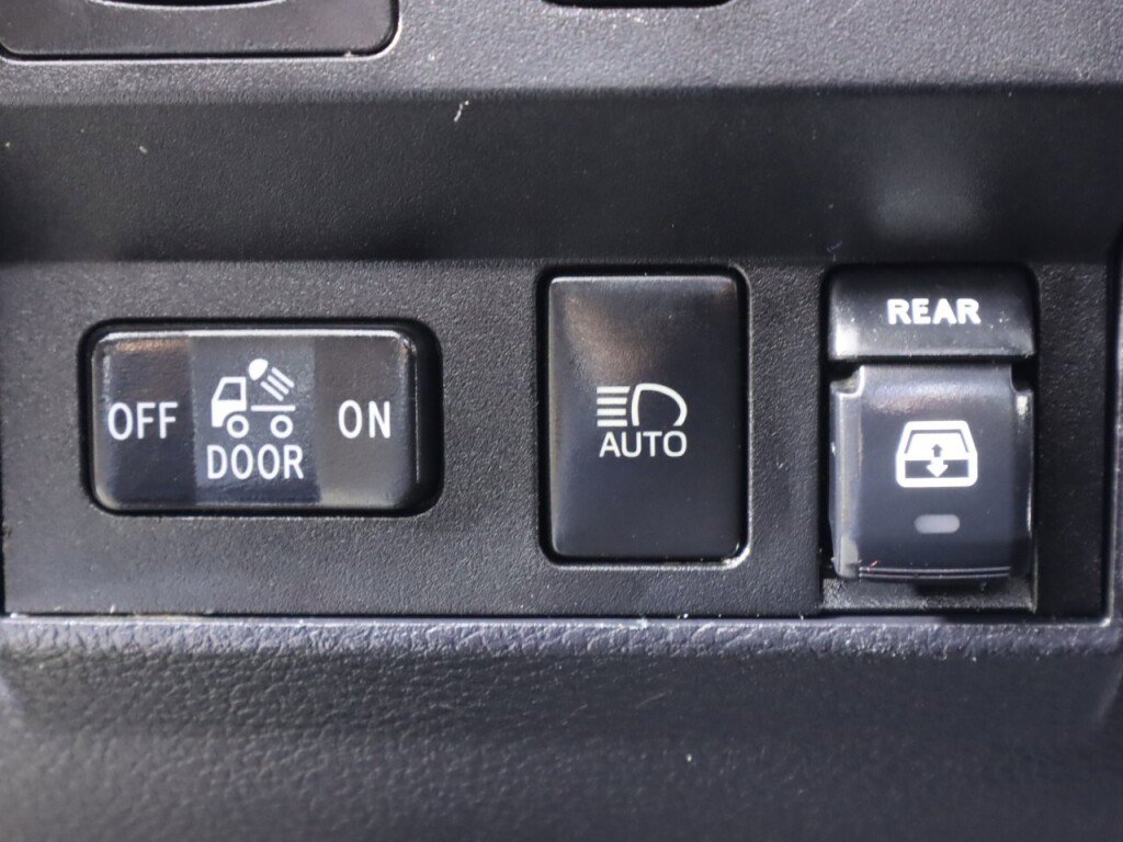 Used 2018 Toyota Tundra SR5 w/ TRD Off Road Package image 11