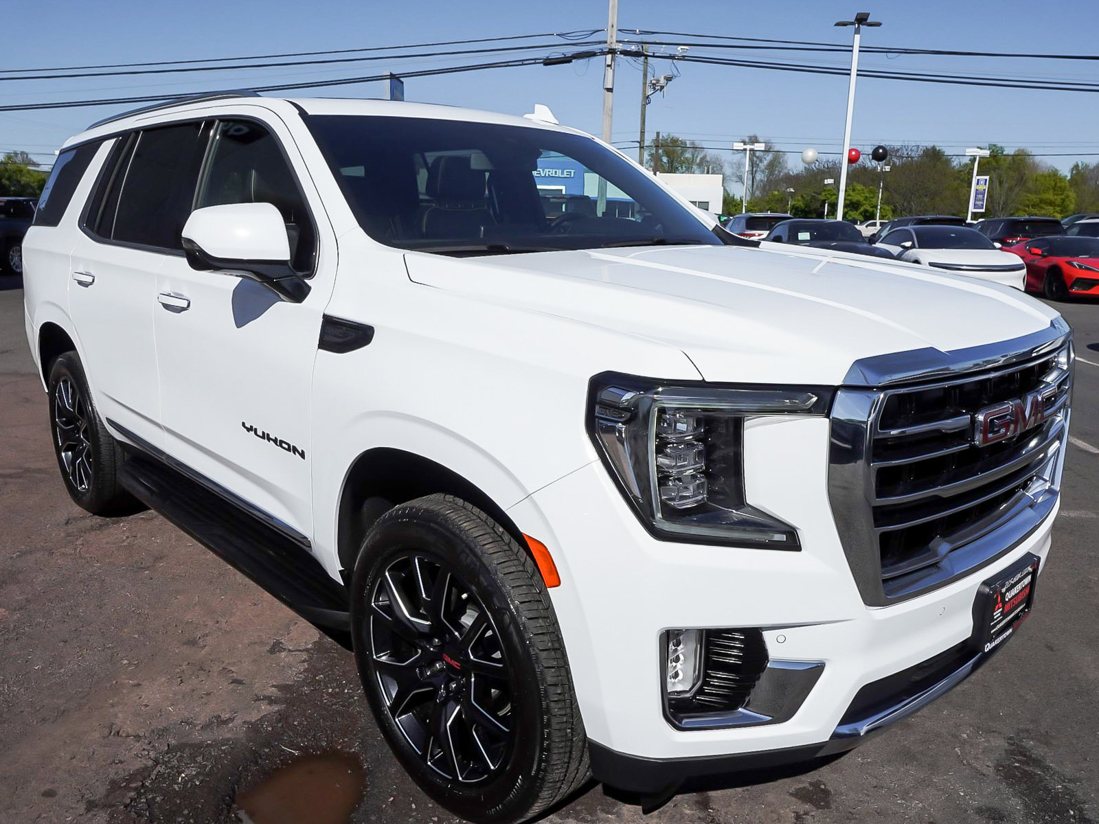 Used 2024 GMC Yukon SLT w/ SLT Luxury Package AWD/4WD image 3