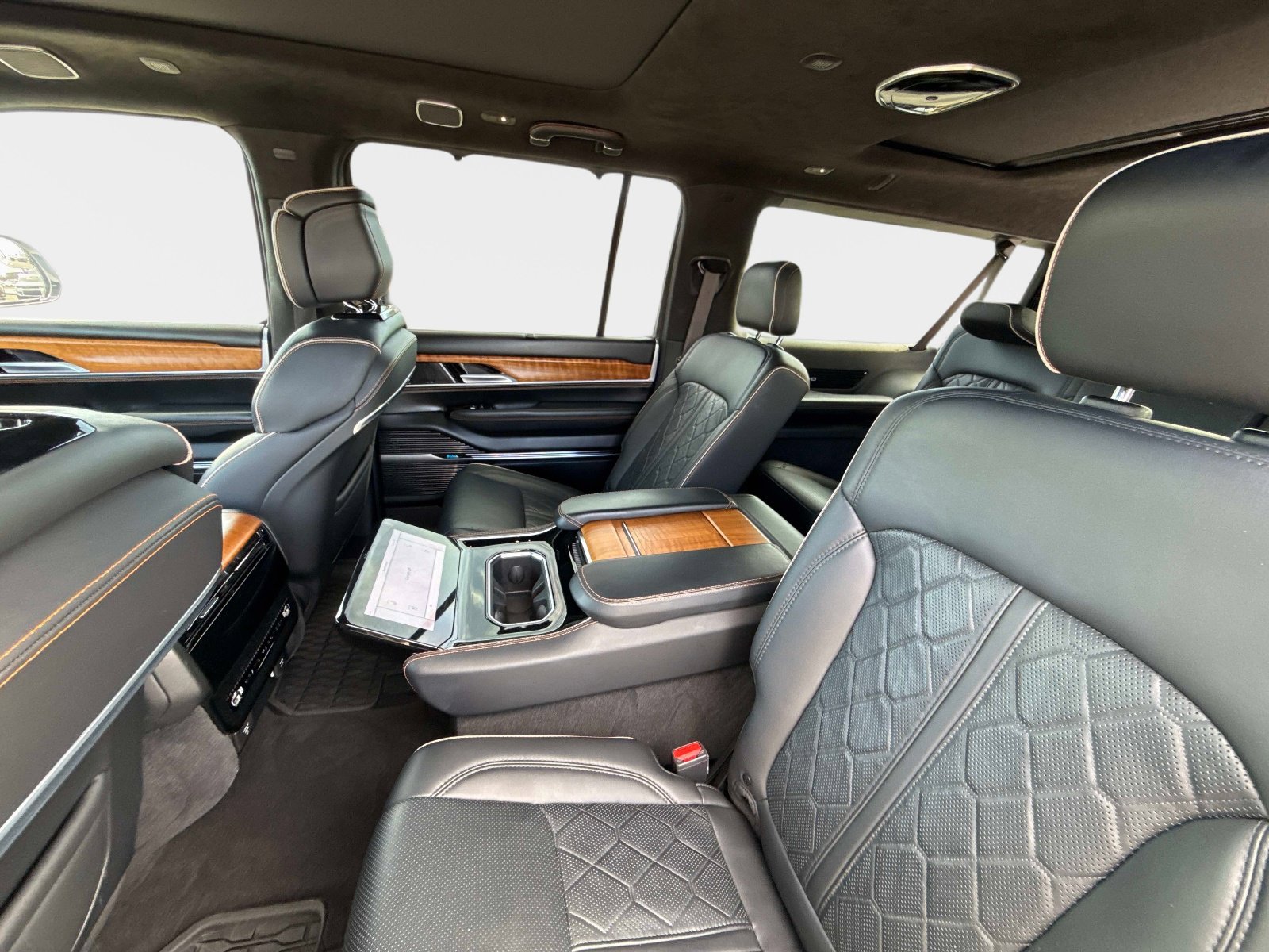 Used 2024 Jeep Grand Wagoneer L Series III image 16