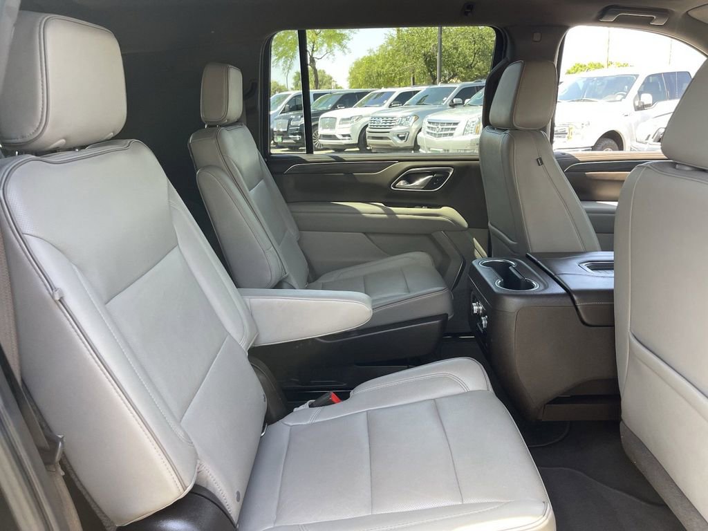 Used 2021 GMC Yukon XL SLT w/ SLT Luxury Package image 14