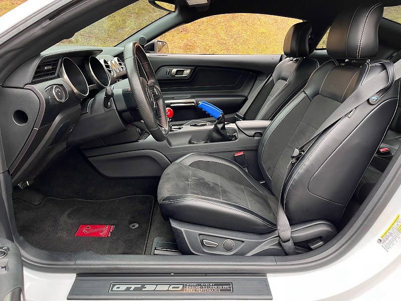 Used 2016 Ford Mustang Shelby GT350 w/ Technology Package image 8