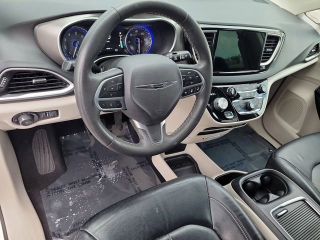 Used 2022 Chrysler Pacifica Touring-L image 18