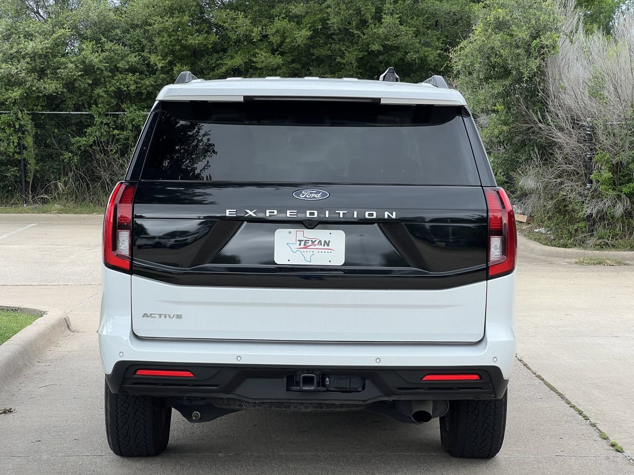 Used 2025 Ford Expedition Active AWD/4WD image 4