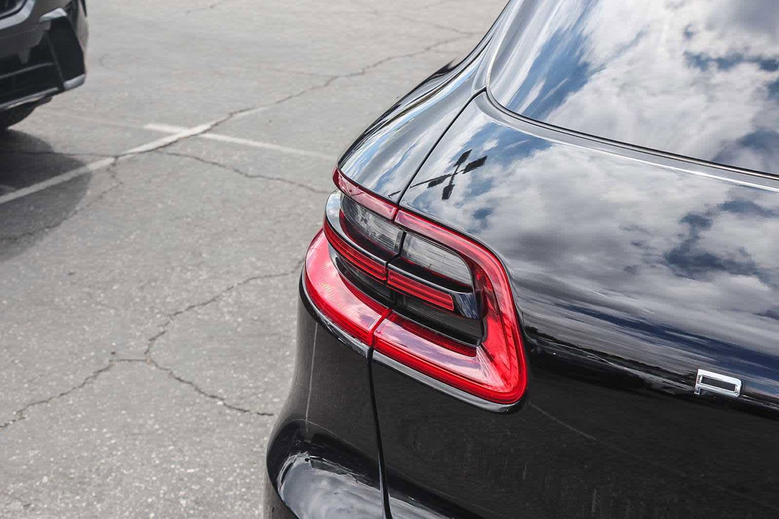 Used 2018 Porsche Macan Sport Edition AWD/4WD image 7