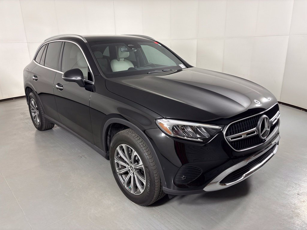 Used 2025 Mercedes-Benz GLC 300 image 2