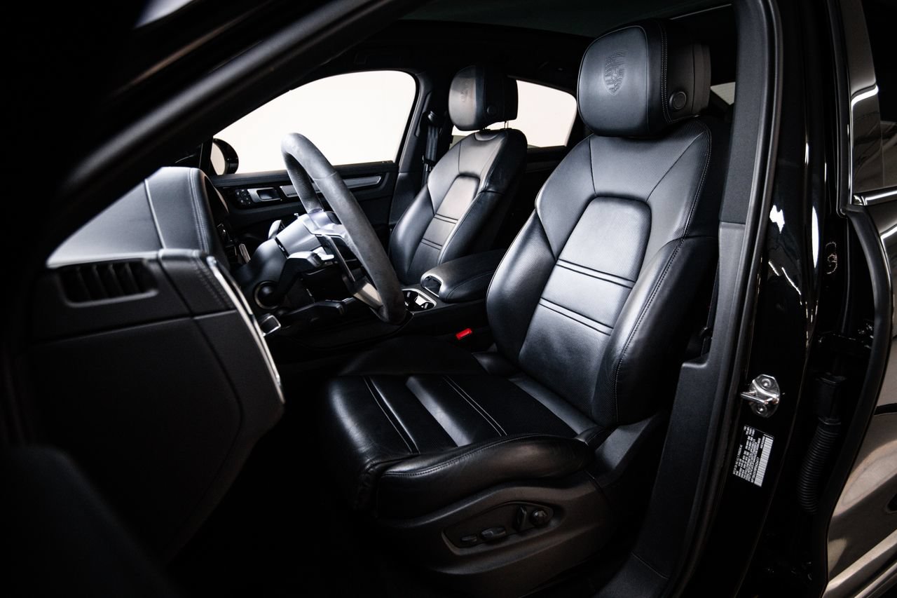 Certified 2023 Porsche Cayenne Platinum Edition AWD/4WD image 5