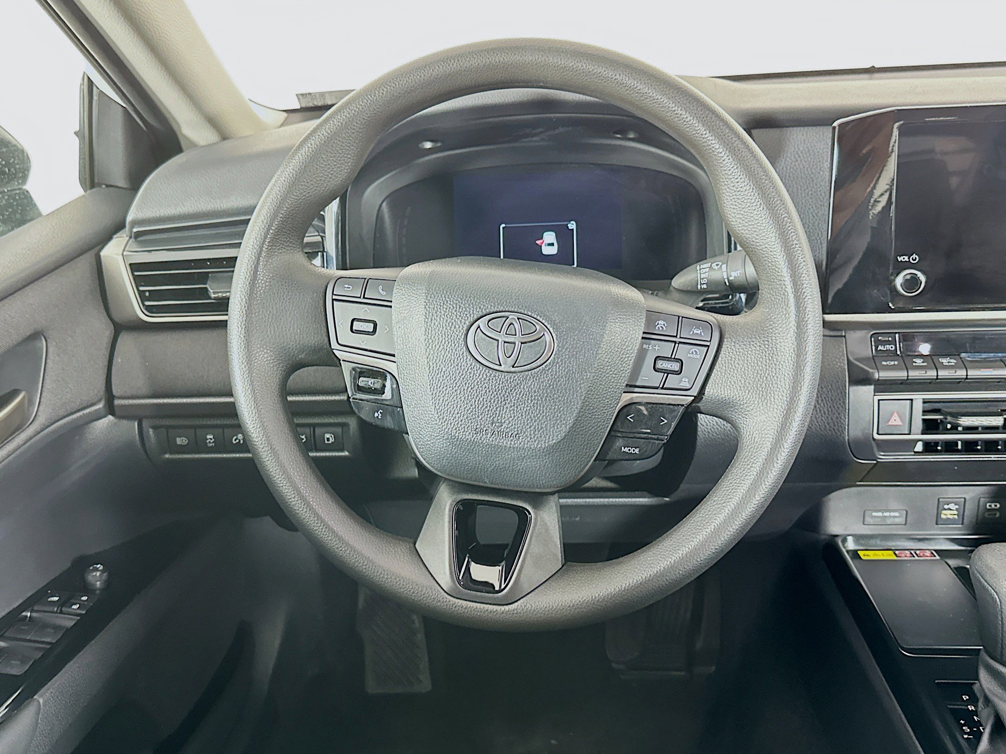 Used 2025 Toyota Camry LE image 18